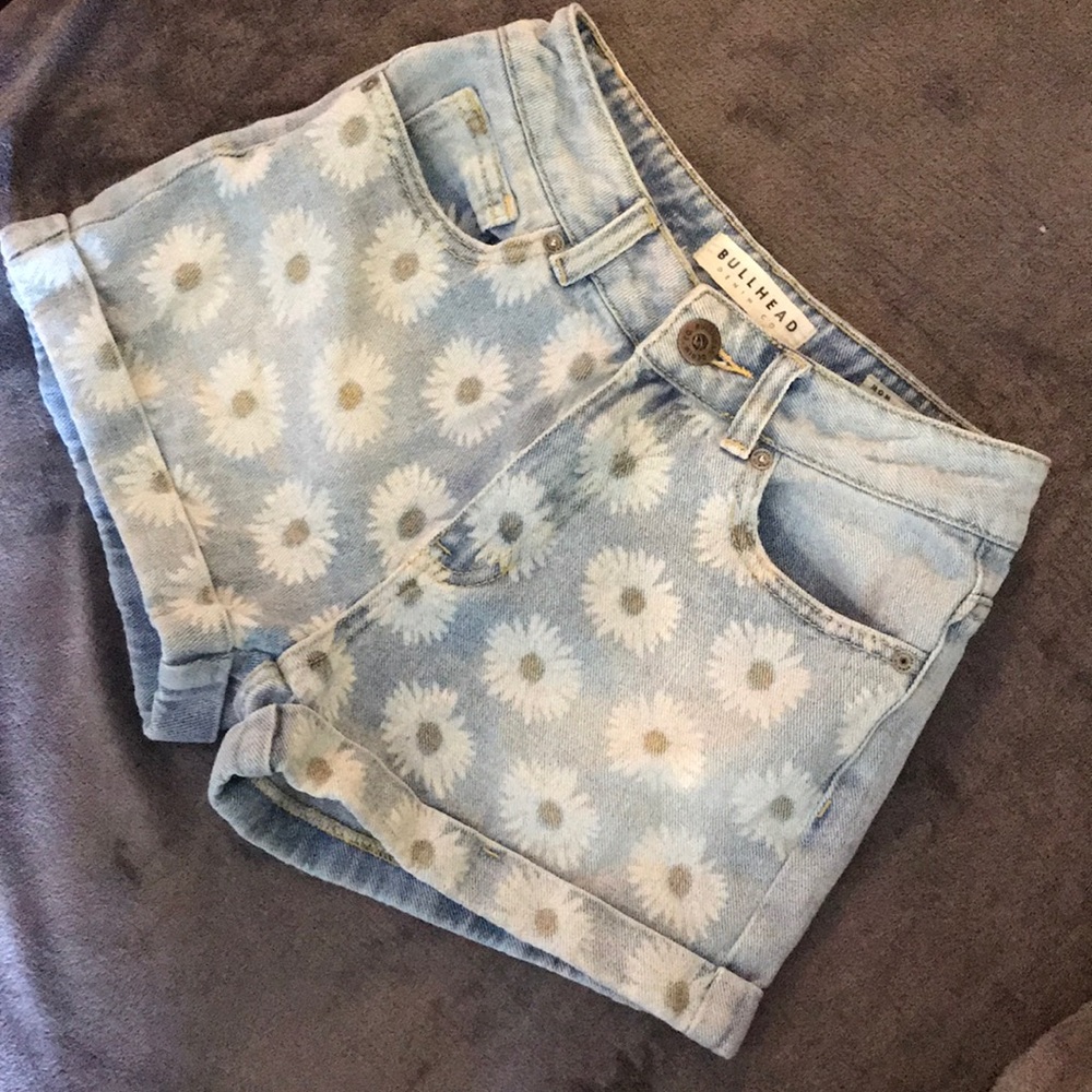 Bullhead mom short